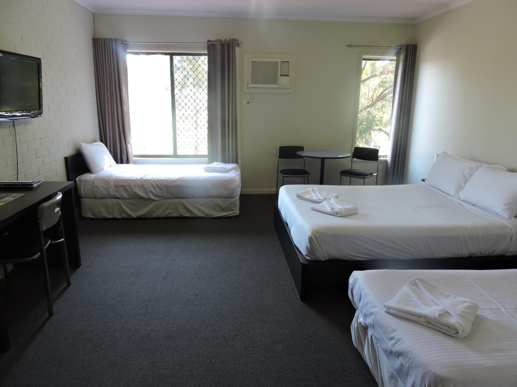 Town & Country Motel Nerang Room photo